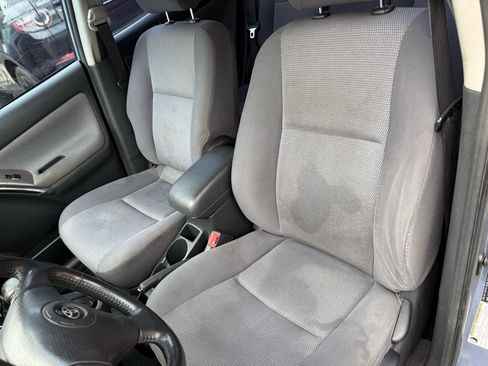 Used 2005 Toyota Matrix FWD image 6