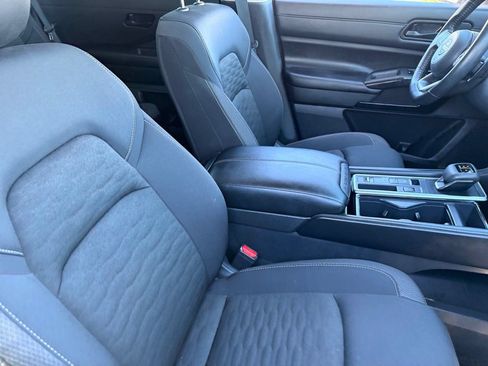 Certified 2025 Nissan Pathfinder SV FWD image 11