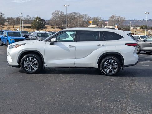 Used 2022 Toyota Highlander XLE image 5