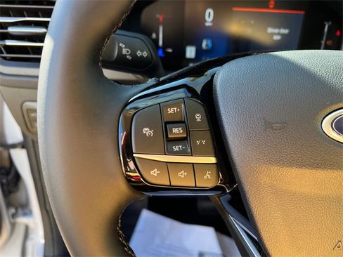 New 2025 Ford Escape SE image 30