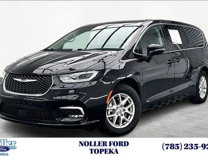 Used 2024 Chrysler Pacifica Touring-L