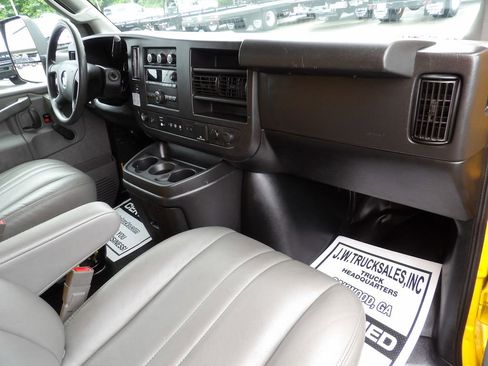 Used 2019 GMC Savana 3500 Extended w/ Driver Convenience Package image 24