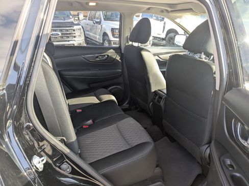 Used 2017 Nissan Rogue SV image 30