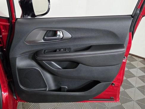 New 2026 Chrysler Pacifica Select image 32