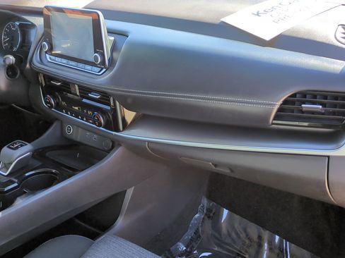 Used 2021 Nissan Rogue SV image 31