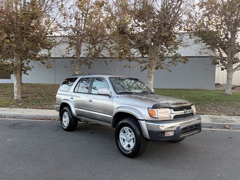 Used 2002 Toyota 4Runner SR5 w/ Upgrade Value Pkg 2 AWD/4WD image 12