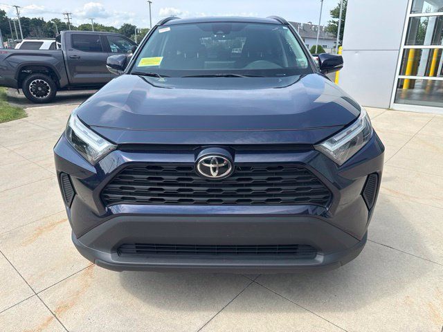 Used 2025 Toyota RAV4 XLE AWD/4WD image 2