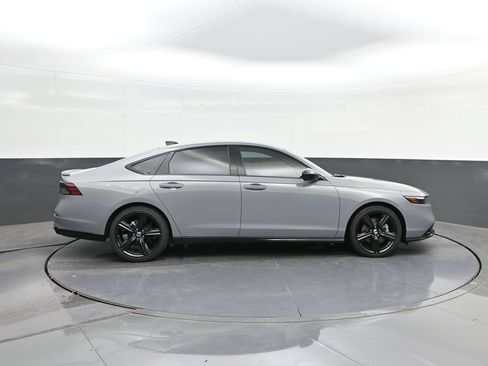 Used 2025 Honda Accord Sport image 11