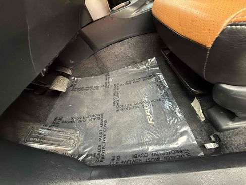 Used 2017 Toyota RAV4 LE FWD image 85