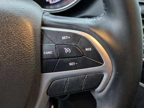 Used 2022 Jeep Grand Cherokee Limited image 21