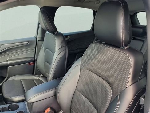 New 2025 Ford Escape SE image 17