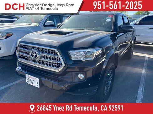 Used 2017 Toyota Tacoma TRD Sport w/ Tow Package RWD image 1