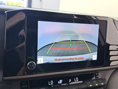 Used 2025 Toyota Camry SE image 29