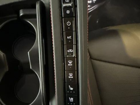 Used 2024 Chevrolet Corvette Stingray Premium Cpe w/ Z51 Performance Package RWD image 39