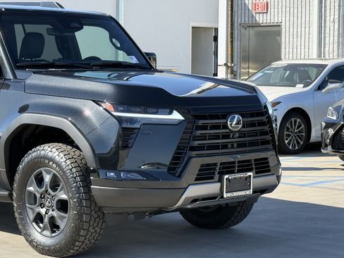 New 2026 Lexus GX 550 AWD/4WD image 3