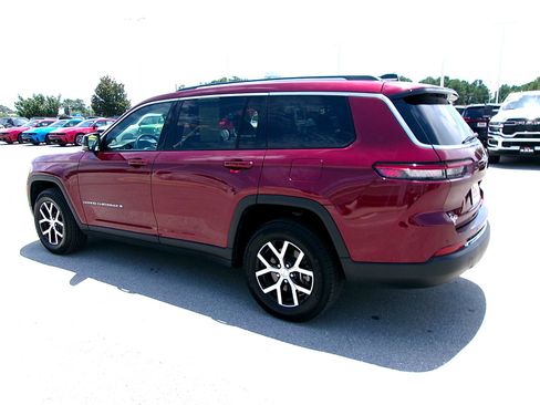 Used 2022 Jeep Grand Cherokee L Limited RWD image 3