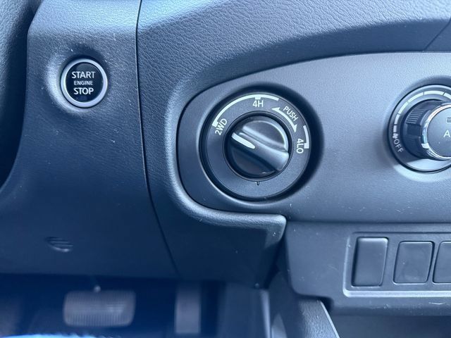 Used 2023 Nissan Frontier SV AWD/4WD image 24