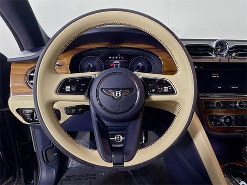 Used 2022 Bentley Bentayga image 12