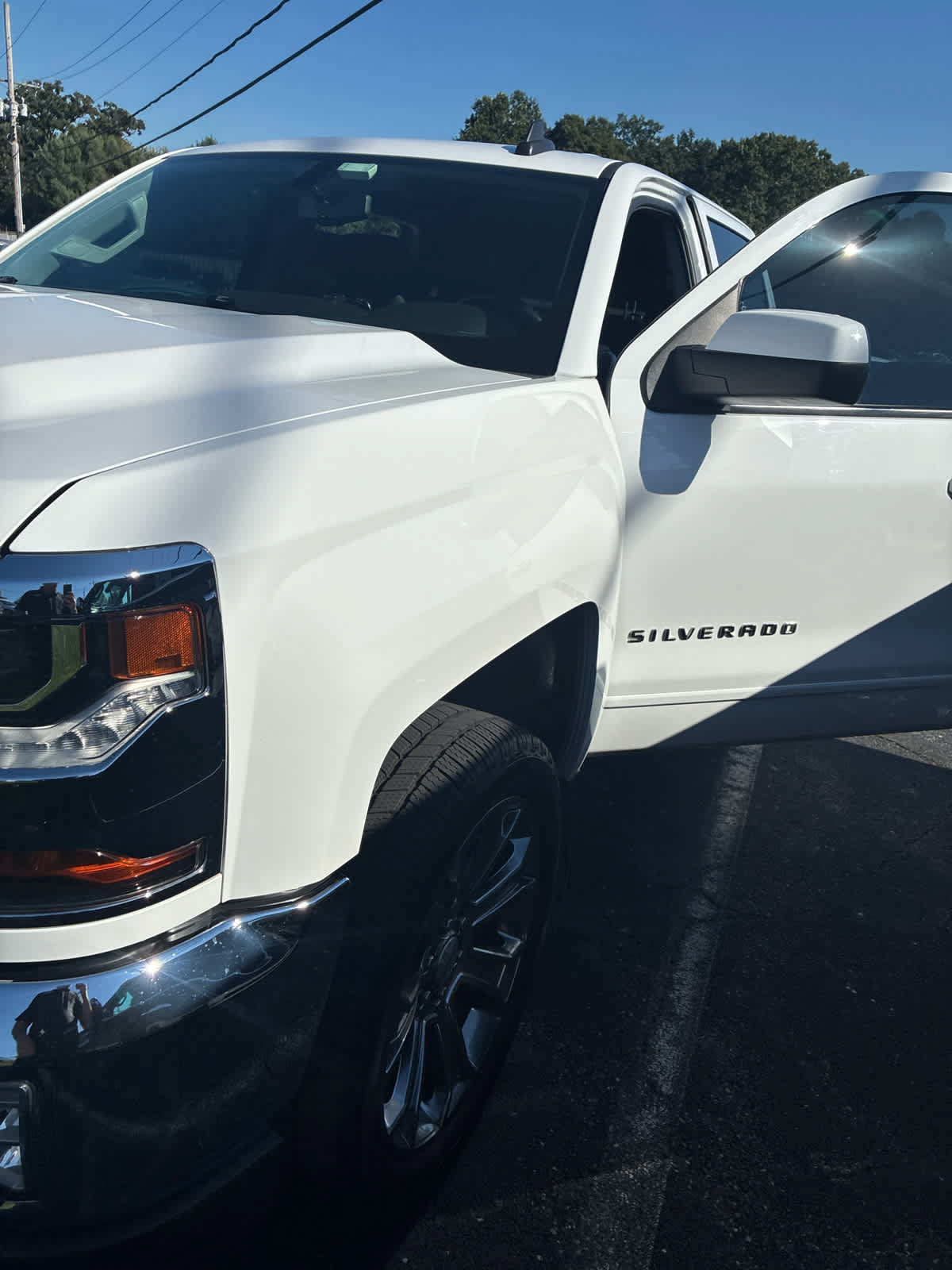 Used 2018 Chevrolet Silverado 1500 LT w/ All Star Edition AWD/4WD image 2