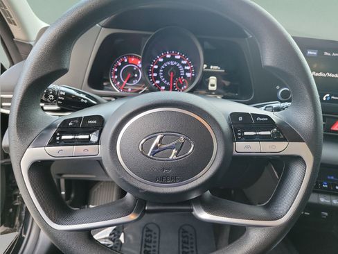 Used 2023 Hyundai Elantra SEL w/ Preferred Accessory Package FWD image 16