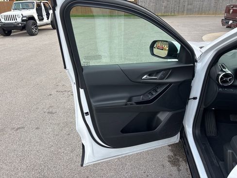 Used 2025 Chevrolet Equinox LT FWD image 22