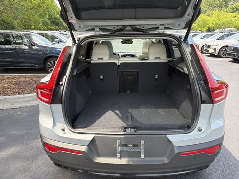 Certified 2024 Volvo XC40 B5 Plus AWD/4WD image 34