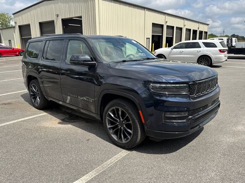 Used 2025 Jeep Grand Wagoneer Series III w/ Quick Order Packagew 28T image 3