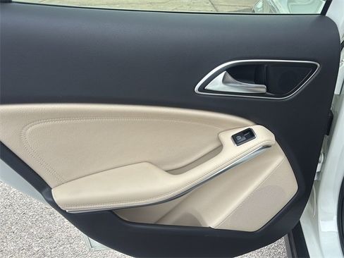 Used 2016 Mercedes-Benz GLA 250 image 15