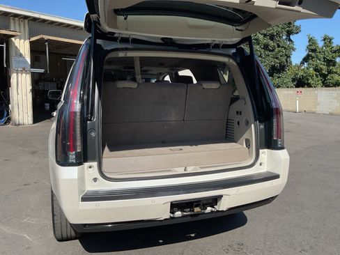 Used 2015 Cadillac Escalade Luxury image 26