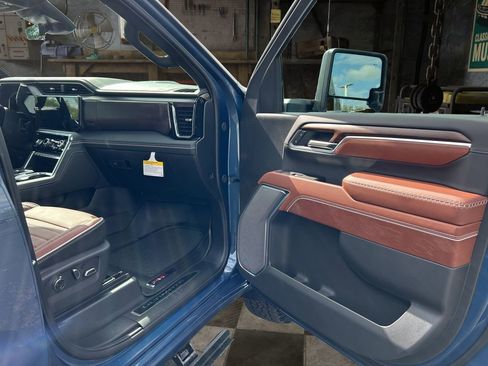 New 2026 GMC Sierra 2500 Denali Ultimate AWD/4WD image 17