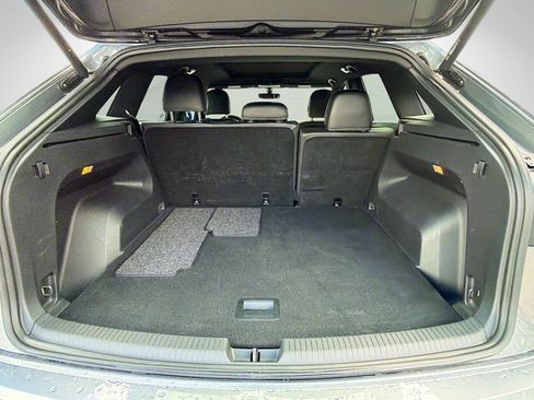 Used 2023 Volkswagen Atlas Cross Sport SE w/ Panoramic Sunroof Package FWD image 11