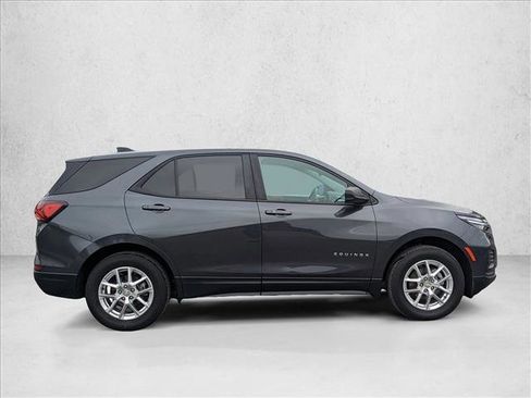 Used 2022 Chevrolet Equinox LS w/ LS Convenience Package image 4