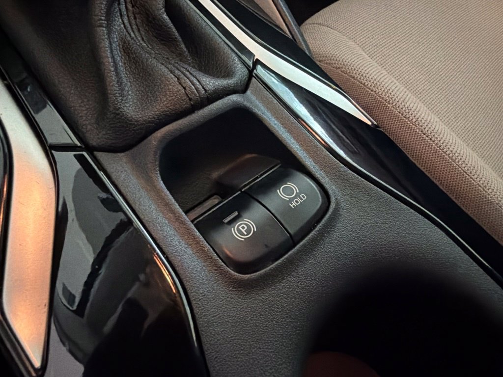 Used 2021 Toyota Corolla LE w/ Carpet Mat Package (TMS) FWD image 10