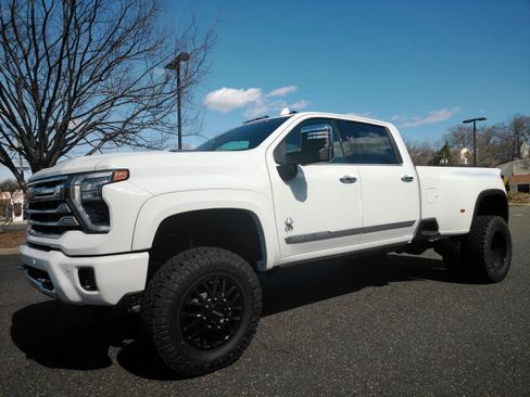 New 2026 Chevrolet Silverado 3500 High Country w/ High Country Premium Package AWD/4WD image 2