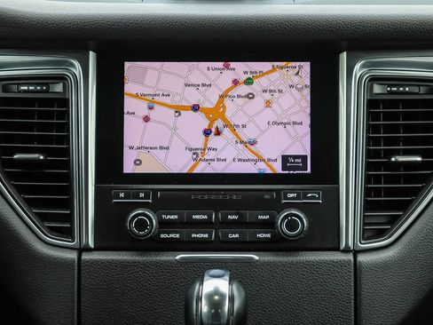 Used 2018 Porsche Macan Sport Edition image 13