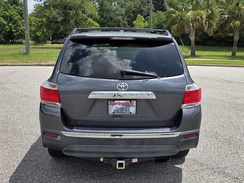 Used 2012 Toyota Highlander SE w/ Tow Pkg FWD image 3