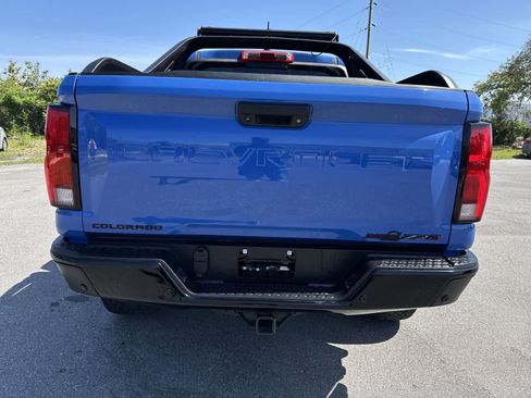 Used 2025 Chevrolet Colorado ZR2 w/ Midnight Edition AWD/4WD image 6