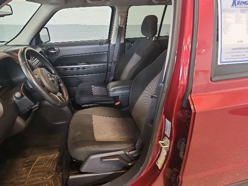 Used 2017 Jeep Patriot Latitude AWD/4WD image 8