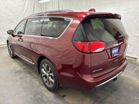Used 2017 Chrysler Pacifica Limited FWD image 6