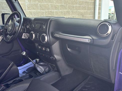 Used 2017 Jeep Wrangler Unlimited Sahara AWD/4WD image 19