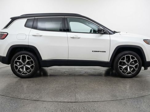 Used 2025 Jeep Compass Limited image 11