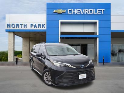 Used 2022 Toyota Sienna LE