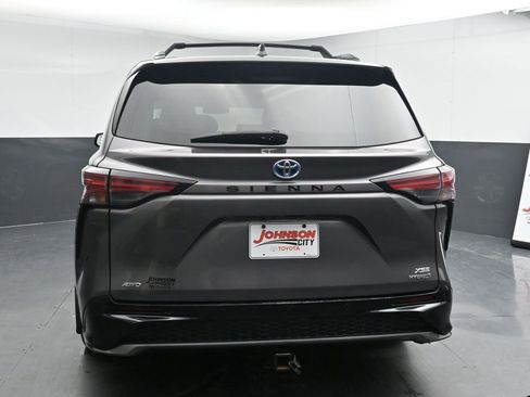 Used 2021 Toyota Sienna XSE w/ XSE Plus Package image 7