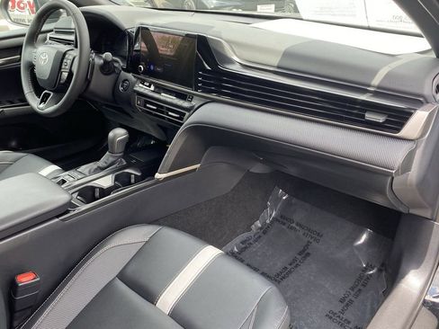 Used 2026 Toyota Camry SE FWD image 17