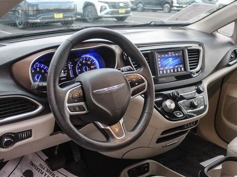 Used 2021 Chrysler Voyager Lxi image 23