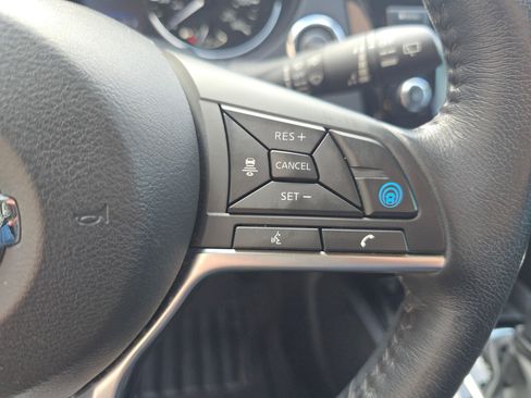 Used 2018 Nissan Rogue SL w/ Premium Package image 23