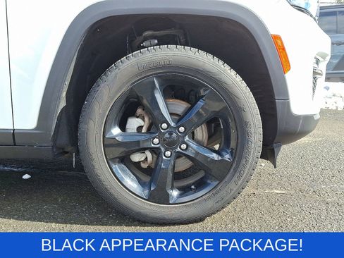 Used 2023 Jeep Grand Cherokee Limited w/ Black Appearance Package image 9