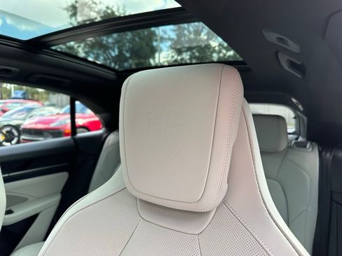 Used 2025 Porsche Macan 4 Electric image 22