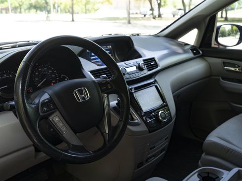 Used 2014 Honda Odyssey Touring image 16