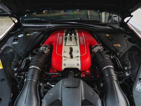 Used 2021 Ferrari 812 GTS RWD image 3